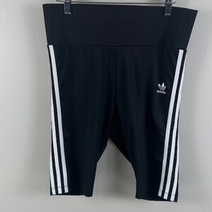 ✨3/$25✨ Adidas Black and White Athletic Shorts - L